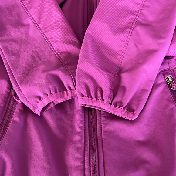 Size M Columbia spring/fall jacket - Picture 10 of 12